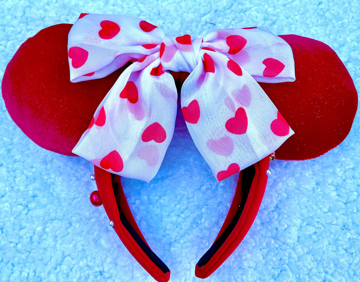 Locket ears