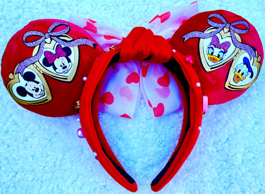 Locket ears