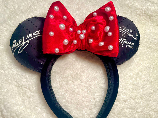 Mickey and Minnie autograph pre order